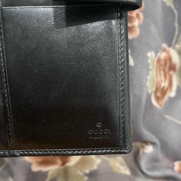 Gucci Leather Wallet made in Italy. Edges Excellent condition.Stamp 112715-2149 - Picture 3 of 14